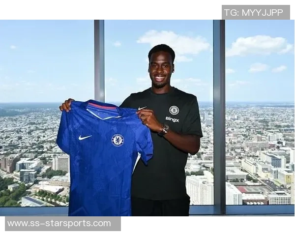 吉滕斯分享英格兰U21队友间的UNO游戏乐趣期待在欧洲杯中取得胜利 吉滕斯分享英格兰U21队友间的UNO游戏乐趣期待在欧洲杯中取得胜利